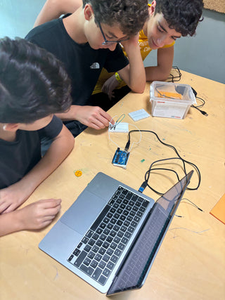 Lunedì | Primi passi nella programmazione elettronica!