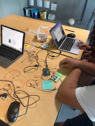 Martedì | Circuiti, luci e sensori: un passo avanti nel mondo dell'elettronica!