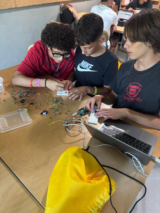 Lunedì | Circuiti, codice e interruttori smart: i ragazzi alla conquista di Arduino!