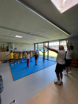 Giovedì | Kickboxe a ritmo di musica, balli scatenati e diplomi: un finale a tutta energia!