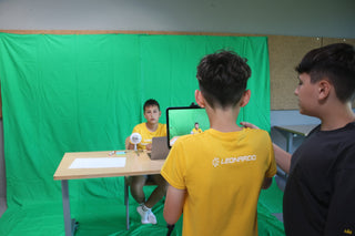 Giovedì | Notizie dell'altro mondo, magia del Green Screen e gran finale da telegiornale!